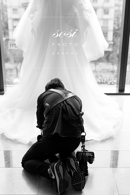 婚禮知識 | 婚禮時 我的攝影師都在做什麼？吳思顏 Ann 婚禮側拍直擊大公開｜sosi婚紗